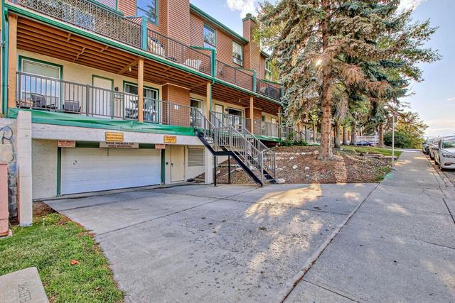 36 - 2400 15 St Sw, Home with 2 bedrooms, 1 bathrooms and 1 parking in Calgary AB | Image 37