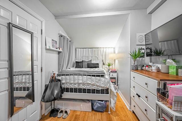 MAIN - 1060 Dundas St W, House attached with 2 bedrooms, 1 bathrooms and 0 parking in Toronto ON | Image 11