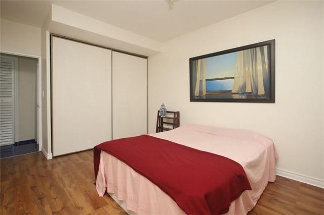 PH-16 - 5 Massey Sq, Condo with 2 bedrooms, 1 bathrooms and null parking in East York ON | Image 14