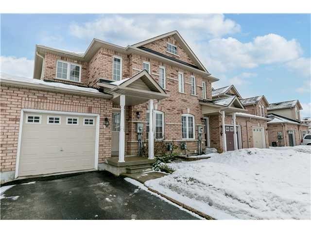 9 Gross Dr, House attached with 3 bedrooms, 3 bathrooms and 1 parking in Barrie ON | Image 1