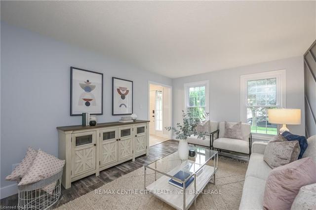 10 Mountainview Cres, House detached with 4 bedrooms, 3 bathrooms and 4 parking in London ON | Image 2