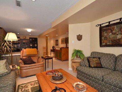 9 Homewood St, House detached with 4 bedrooms, 3 bathrooms and 4 parking in Brampton ON | Image 8