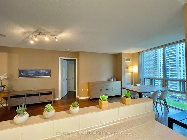 PH04 - 17 Michael Power Pl, Condo with 2 bedrooms, 2 bathrooms and 1 parking in Etobicoke ON | Image 9