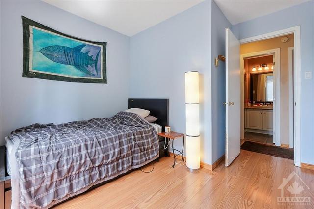H - 20 Hart Ave, House attached with 2 bedrooms, 2 bathrooms and 1 parking in Ottawa ON | Image 19