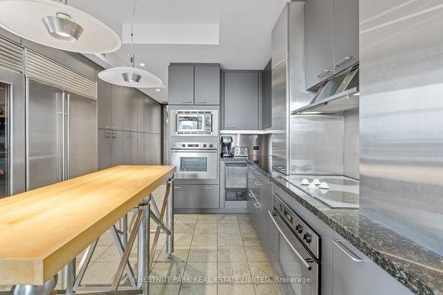 11A - 22 St Thomas St, Condo with 2 bedrooms, 4 bathrooms and 2 parking in Toronto ON | Image 2