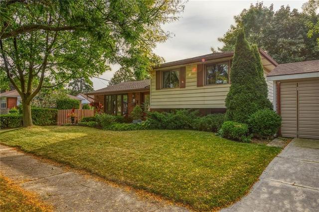 2096 Mount Royal Ave, House detached with 3 bedrooms, 1 bathrooms and 2 parking in Burlington ON | Image 2