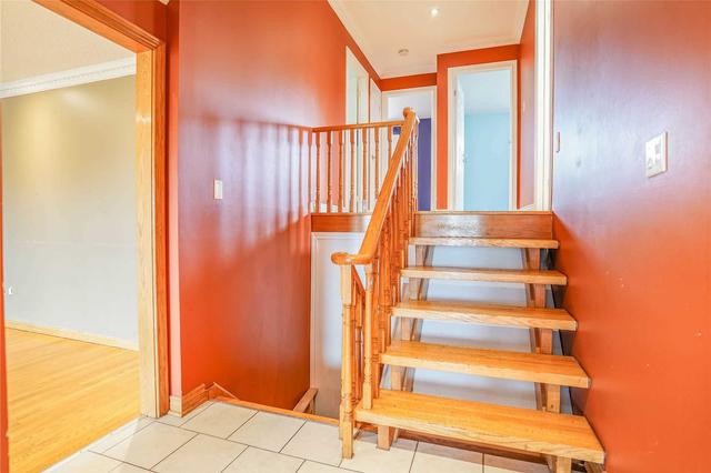MAIN - 3 Malcolm Cres, House detached with 3 bedrooms, 2 bathrooms and 2 parking in Brampton ON | Image 5