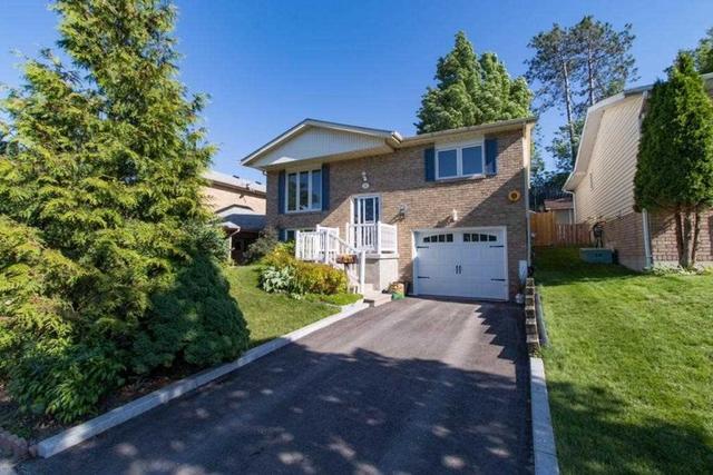 MAIN - 11 Bristow Crt, House detached with 3 bedrooms, 1 bathrooms and 1 parking in Barrie ON | Image 1