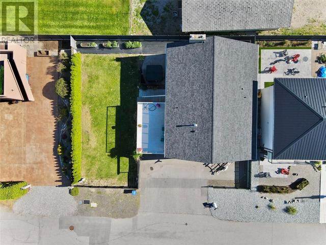 523 Stonor St, House detached with 4 bedrooms, 2 bathrooms and 4 parking in Summerland BC | Image 3