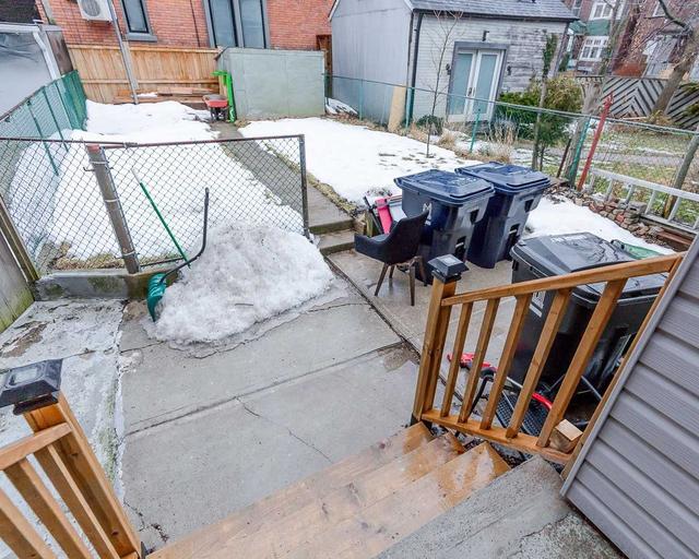 MAIN - 138 Delaware Ave, House semidetached with 2 bedrooms, 1 bathrooms and 0 parking in Toronto ON | Image 3