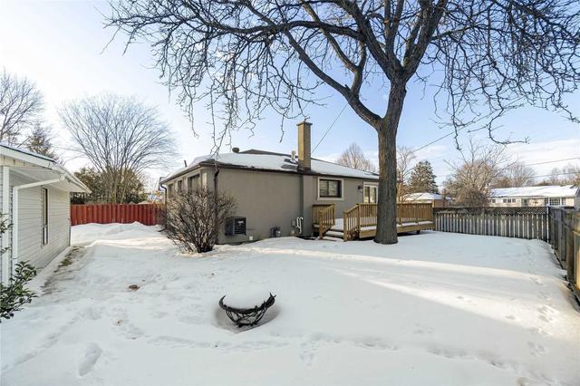 MAIN - 107 Murray Dr, Home with 2 bedrooms, 2 bathrooms and 4 parking in Aurora ON | Image 2