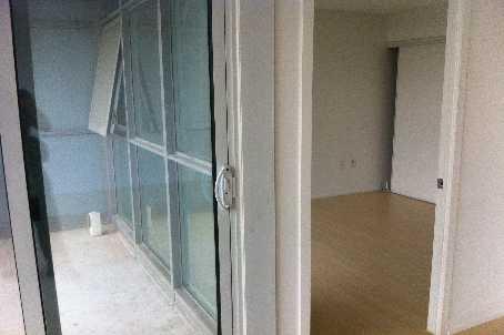 909 - 10 Capreol Crt, Condo with 2 bedrooms, 2 bathrooms and 125 parking in Toronto ON | Image 2