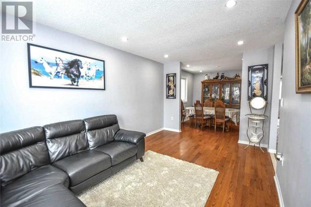 MAIN - 29 Garibaldi Dr, House detached with 3 bedrooms, 2 bathrooms and 2 parking in Barrie ON | Image 5