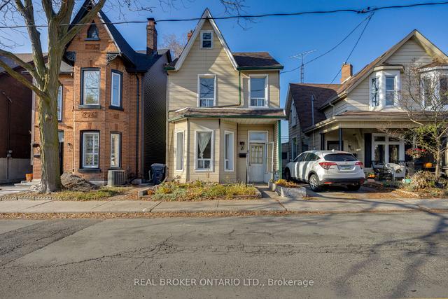 MAIN - 40 Ford St, House detached with 2 bedrooms, 1 bathrooms and 0 parking in Toronto ON | Image 14