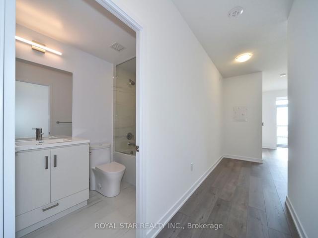 909 - 10 Honeycrisp Cres, Condo with 2 bedrooms, 2 bathrooms and 1 parking in Vaughan ON | Image 4