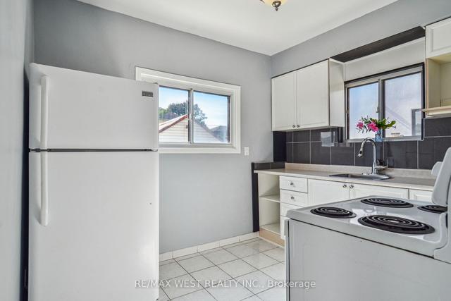 MAIN - 21 Lockheed Blvd, House detached with 3 bedrooms, 1 bathrooms and 4 parking in Etobicoke ON | Image 11