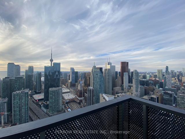 7001 - 55 Cooper St, Condo with 2 bedrooms, 2 bathrooms and 0 parking in Toronto ON | Image 6