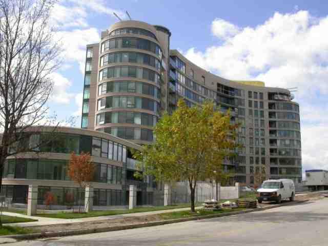 01 - 18 Valley Woods Rd, Condo with 2 bedrooms, 2 bathrooms and 1 parking in North York ON | Image 1