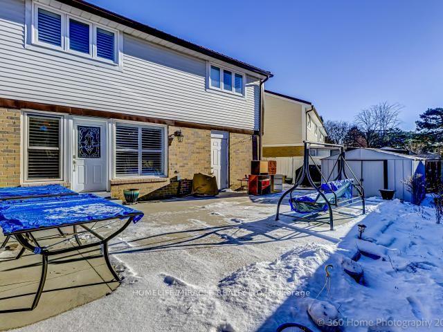 23 Pumfrey Cres, House detached with 3 bedrooms, 2 bathrooms and 3 parking in Etobicoke ON | Image 18