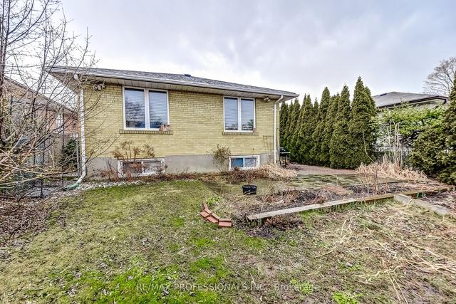 MAIN - 130 W Deane Park Dr, House detached with 3 bedrooms, 1 bathrooms and 2 parking in Etobicoke ON | Image 14