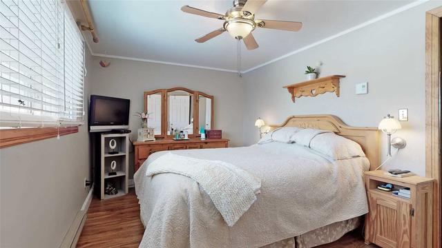 909 Sylvia St, House semidetached with 3 bedrooms, 2 bathrooms and 3 parking in Oshawa ON | Image 3