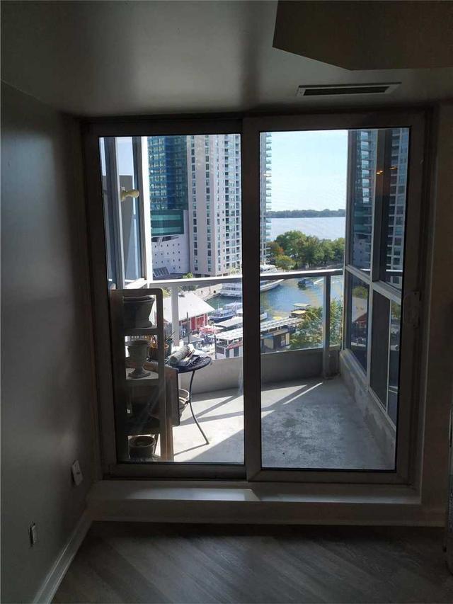 803 - 208 Queens Quay W, Condo with 2 bedrooms, 2 bathrooms and 0 parking in Toronto ON | Image 9