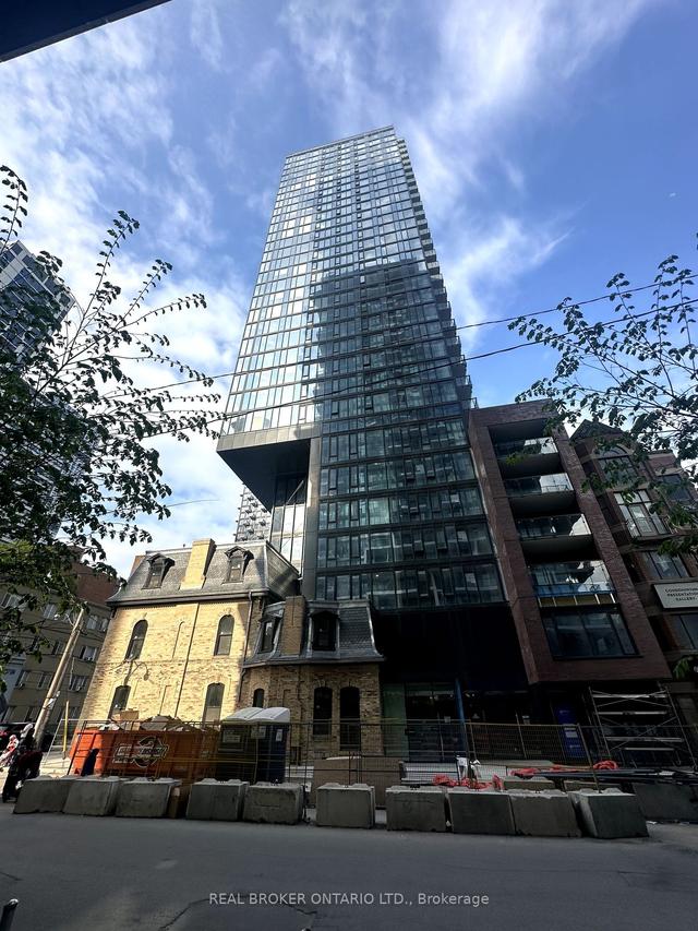 2205 - 47 Mutual St, Condo with 2 bedrooms, 2 bathrooms and 0 parking in Toronto ON | Image 1