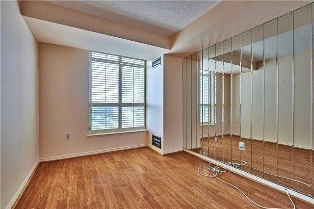 PH-15 - 11 Thorncliffe Park Dr, Condo with 2 bedrooms, 2 bathrooms and 0 parking in East York ON | Image 2