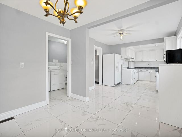 MAIN - 4235 Tomken Rd, House detached with 4 bedrooms, 3 bathrooms and 3 parking in Mississauga ON | Image 3