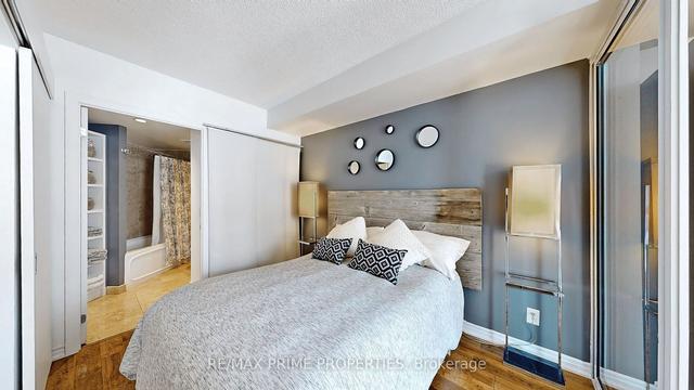403 - 218 Queens Quay W, Condo with 1 bedrooms, 2 bathrooms and 0 parking in Toronto ON | Image 10