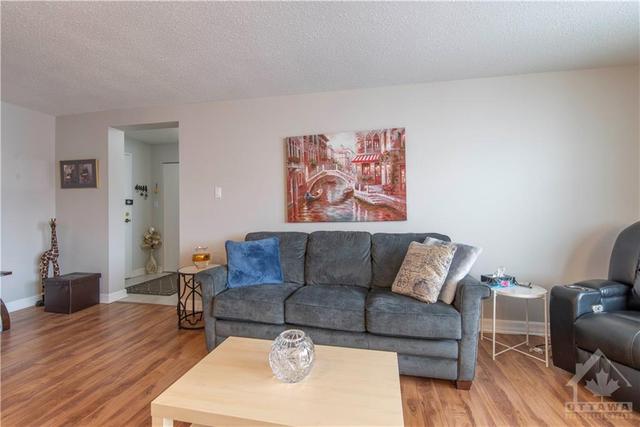 909 - 1505 Baseline Rd, Condo with 3 bedrooms, 2 bathrooms and 2 parking in Ottawa ON | Image 9