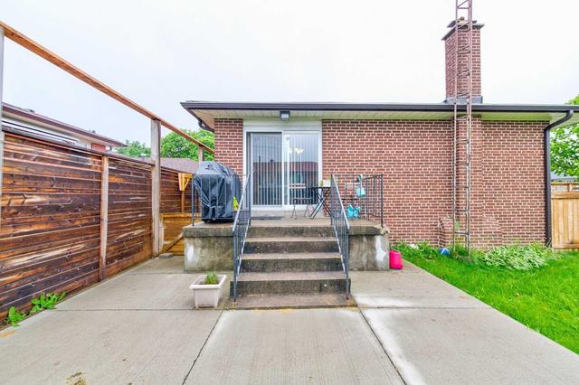 MAIN - 193 Fairglen Ave, House detached with 3 bedrooms, 1 bathrooms and 1 parking in Scarborough ON | Image 15