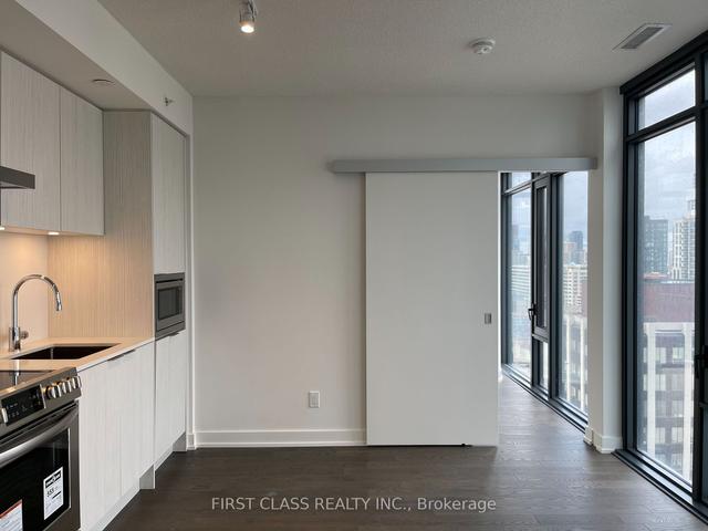 2017 - 25 Richmond St E, Condo with 2 bedrooms, 2 bathrooms and 1 parking in Toronto ON | Image 11