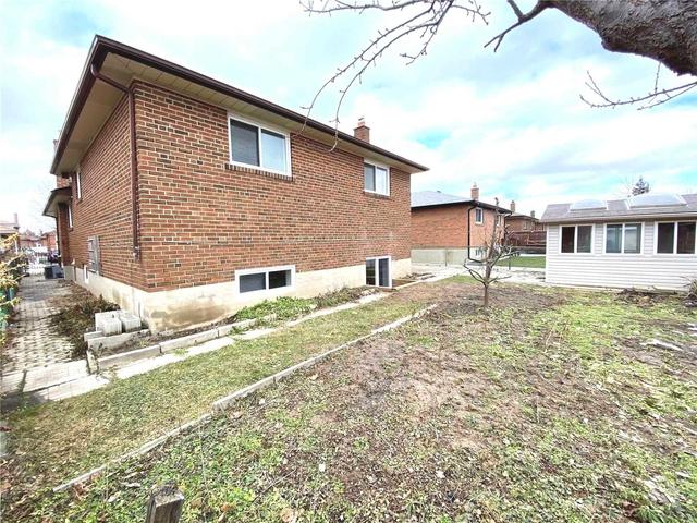 MAIN - 111 Linkdale Rd, House detached with 3 bedrooms, 1 bathrooms and 5 parking in Brampton ON | Image 10