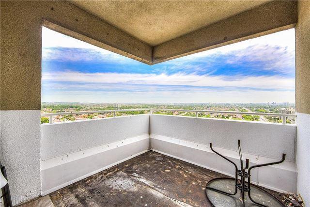 PH-14 - 200 Robert Speck Pky, Condo with 3 bedrooms, 3 bathrooms and 2 parking in Mississauga ON | Image 11