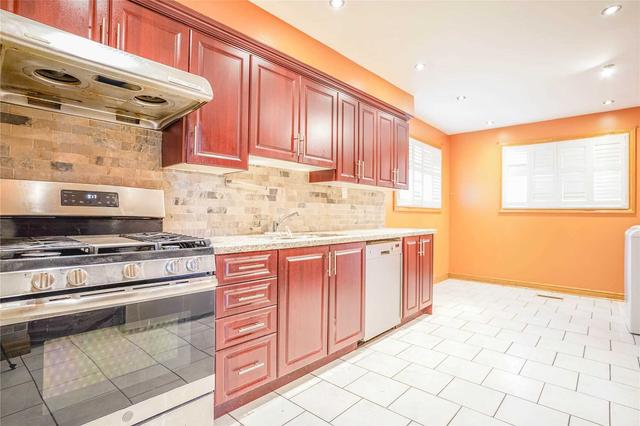 MAIN - 3 Malcolm Cres, House detached with 3 bedrooms, 2 bathrooms and 2 parking in Brampton ON | Image 2