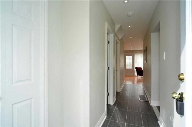 05 - 10 Grandravine Dr, Townhouse with 3 bedrooms, 3 bathrooms and 1 parking in North York ON | Image 3