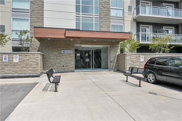 16 Markle Cres, Condo with 1 bedrooms, 1 bathrooms and null parking in Ancaster ON | Image 2