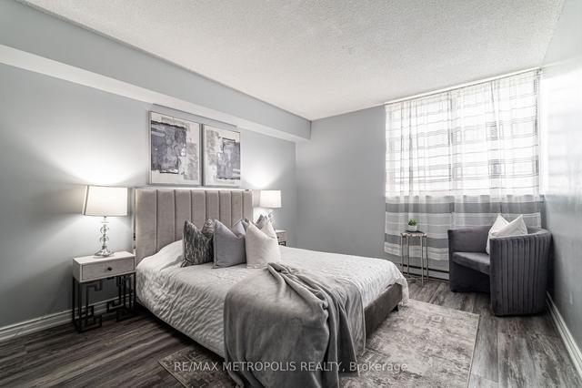 201 - 150 Alton Towers Cir, Condo with 2 bedrooms, 2 bathrooms and 1 parking in Scarborough ON | Image 3