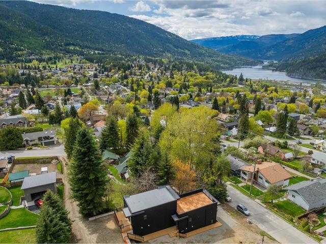 B - 616 Richards St, House detached with 3 bedrooms, 3 bathrooms and 2 parking in Nelson BC | Image 19