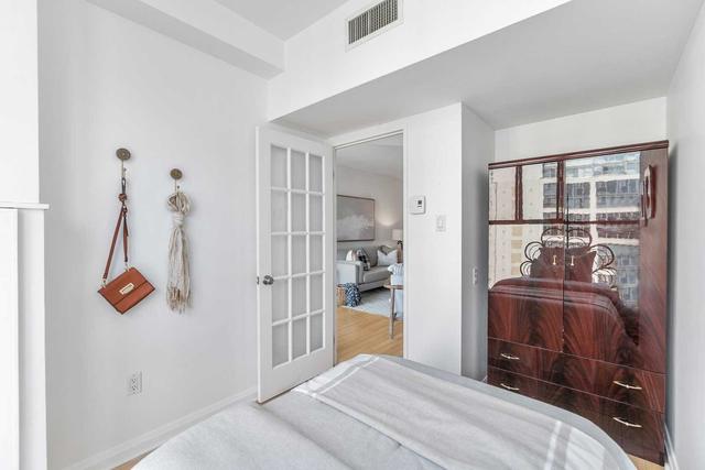 909 - 65 Scadding Ave, Condo with 2 bedrooms, 2 bathrooms and 1 parking in Toronto ON | Image 7