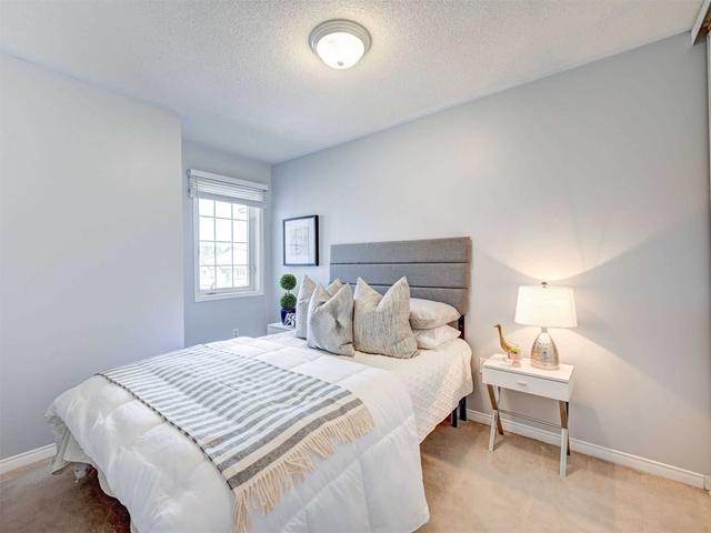 884 Scollard Crt, Townhouse with 3 bedrooms, 2 bathrooms and 2 parking in Mississauga ON | Image 25