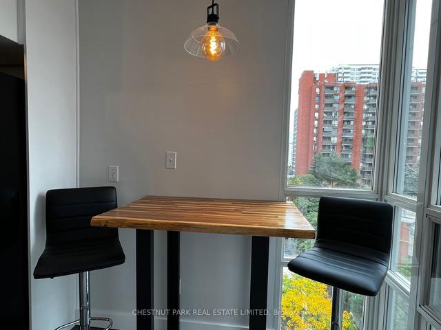 909 - 43 Eglinton Ave E, Condo with 2 bedrooms, 1 bathrooms and 1 parking in Toronto ON | Image 2