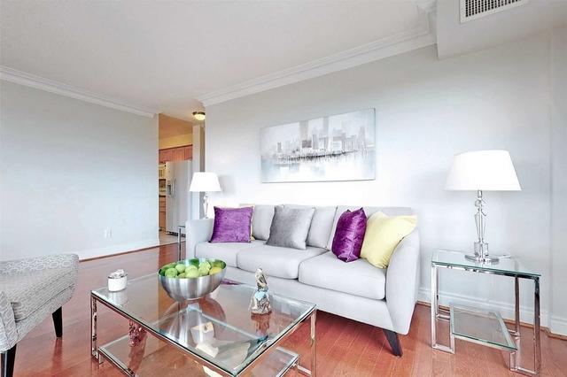 909 - 2 Clairtrell Rd, Condo with 2 bedrooms, 2 bathrooms and 1 parking in North York ON | Image 2