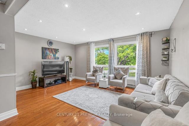 3 - 12 Celeste Dr, Townhouse with 3 bedrooms, 2 bathrooms and 2 parking in Scarborough ON | Image 2