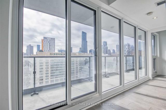 1630 - 251 Jarvis St, Condo with 2 bedrooms, 2 bathrooms and 0 parking in Toronto ON | Image 2