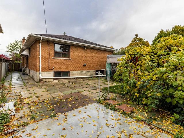 MAIN - 149 Combe Ave, House detached with 3 bedrooms, 1 bathrooms and 2 parking in North York ON | Image 13