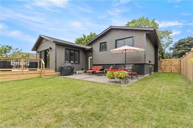 28 Neptune Dr, House detached with 3 bedrooms, 3 bathrooms and 5 parking in St. Catharines ON | Image 36