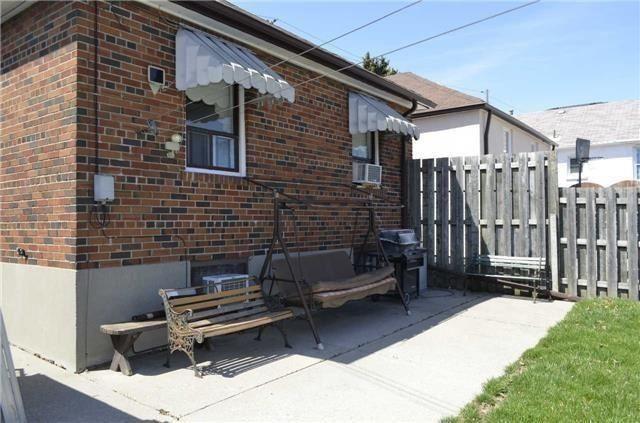 MAIN - 2071 Keele St, House detached with 2 bedrooms, 1 bathrooms and 1 parking in York ON | Image 9