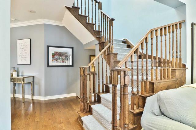 960 Queen St W, House detached with 4 bedrooms, 4 bathrooms and 6 parking in Mississauga ON | Image 36